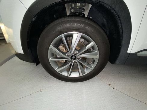 Used 2019 Hyundai Santa Fe SEL FWD image 10