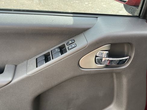 Used 2019 Nissan Frontier PRO-4X image 19