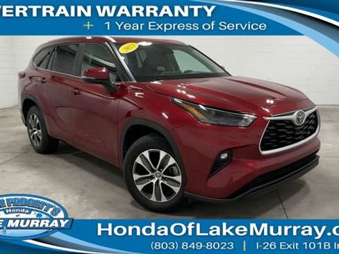 Used 2023 Toyota Highlander XLE FWD image 5