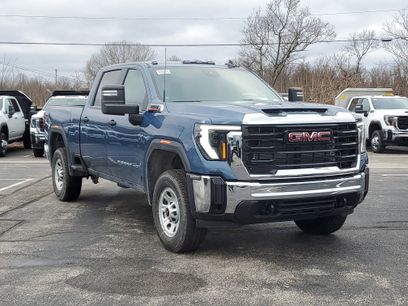 New 2026 GMC Sierra 2500 Pro w/ Convenience Package