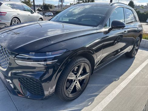 Used 2023 Genesis GV70 2.5T w/ Sport Prestige Package image 2