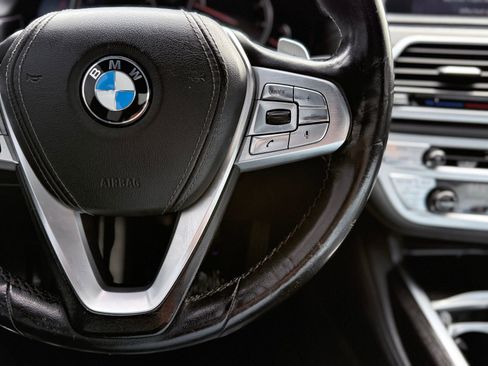 Used 2018 BMW 750i xDrive image 26