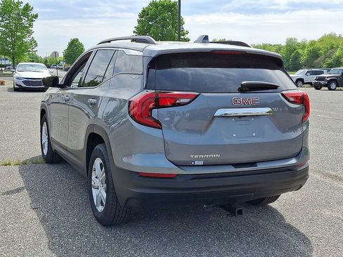 Used 2020 GMC Terrain SLE w/ Driver Convenience Package image 9