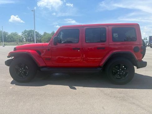 Used 2021 Jeep Wrangler Unlimited Sahara AWD/4WD image 14