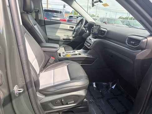 Used 2024 Ford Explorer XLT w/ Equipment Group 202A AWD/4WD image 15