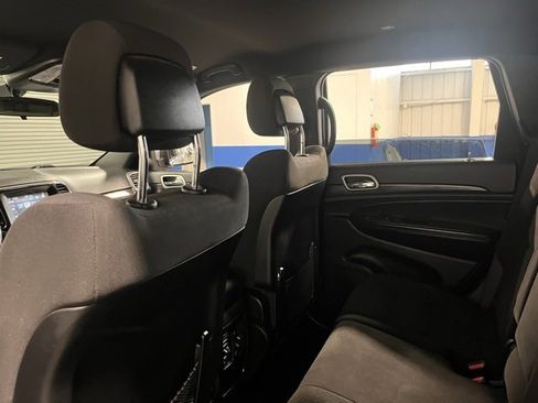 Used 2020 Jeep Grand Cherokee Laredo image 18