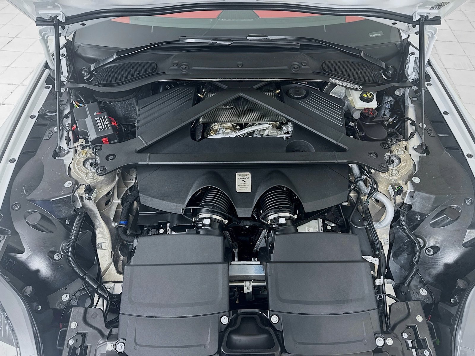 Used 2026 Aston Martin V8 Vantage S RWD image 24