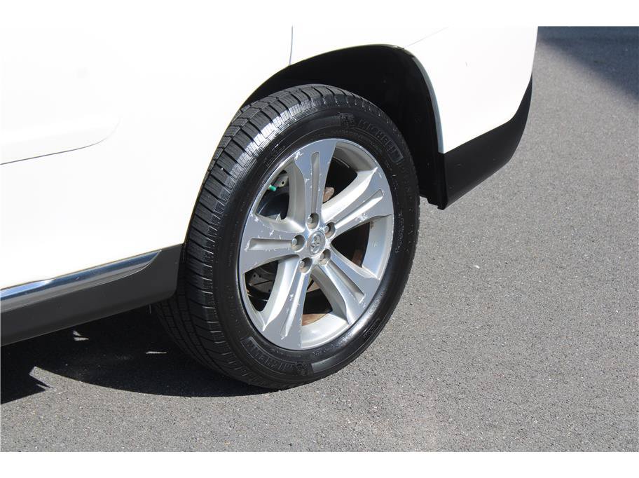 Used 2013 Toyota Highlander Limited AWD/4WD image 6