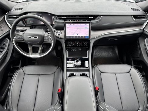 New 2025 Jeep Grand Cherokee Limited w/ Luxury Tech Group II image 16