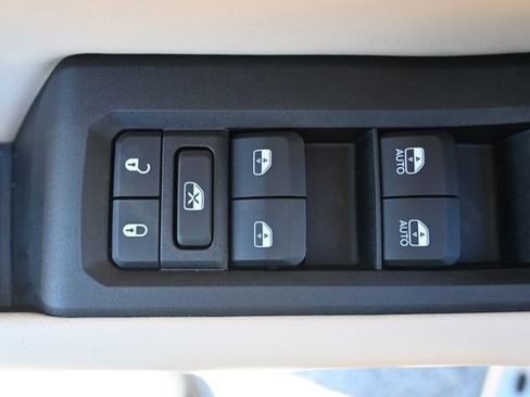 Used 2023 Jeep Grand Cherokee Limited image 11