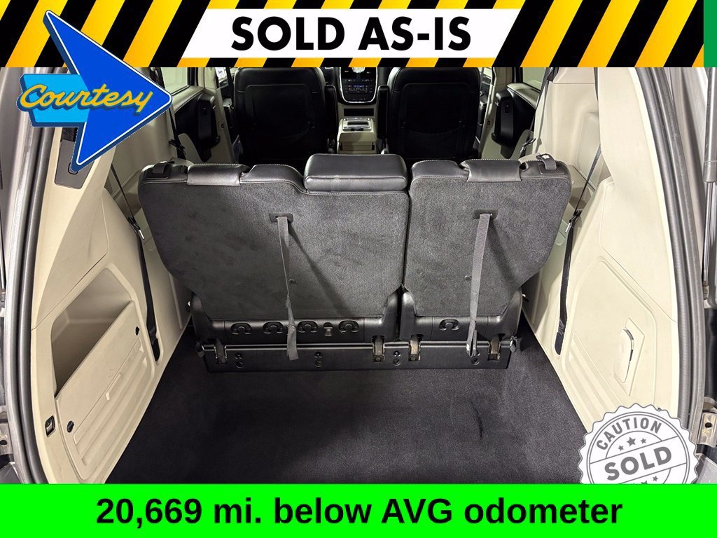 Used 2014 Chrysler Town & Country Touring FWD image 27