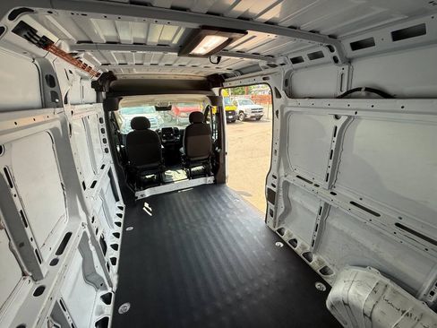 Used 2023 RAM ProMaster 2500 FWD image 12