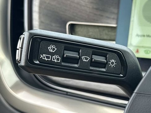 Used 2023 Rivian R1S Launch Edition image 18