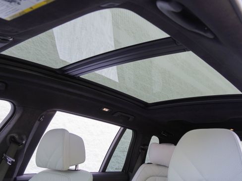 Used 2024 BMW X7 xDrive40i w/ Executive Package AWD/4WD image 14