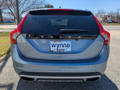 Used 2018 Volvo V60 T5 Cross Country image 5
