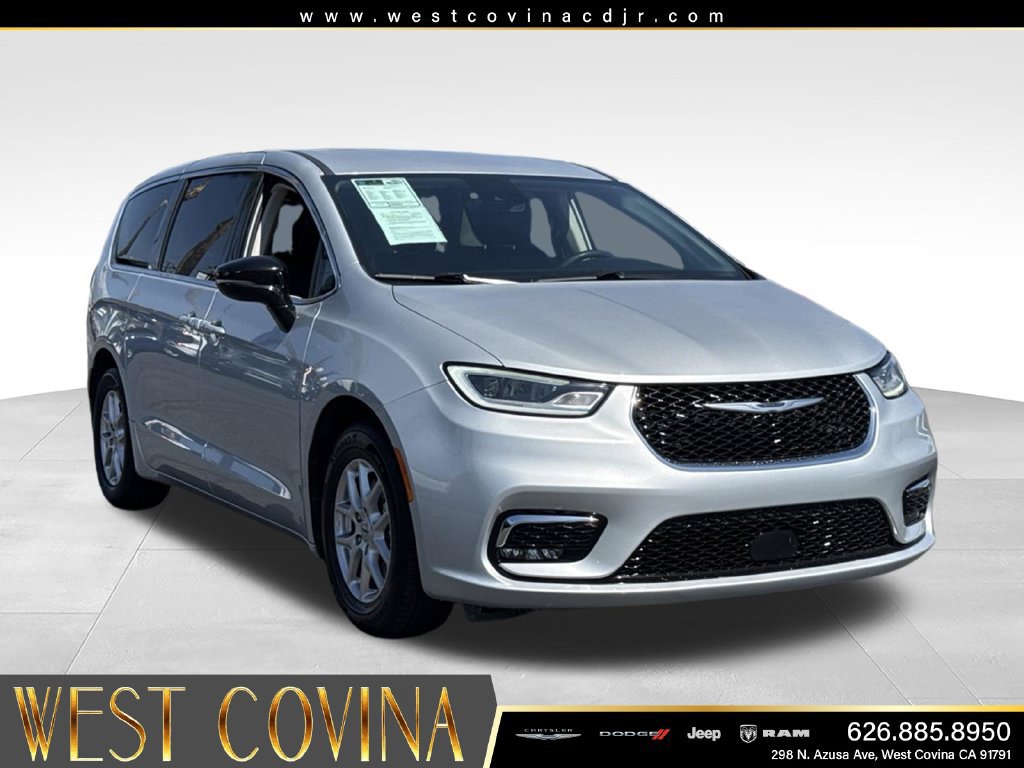 Used 2024 Chrysler Pacifica Touring-L FWD image 2