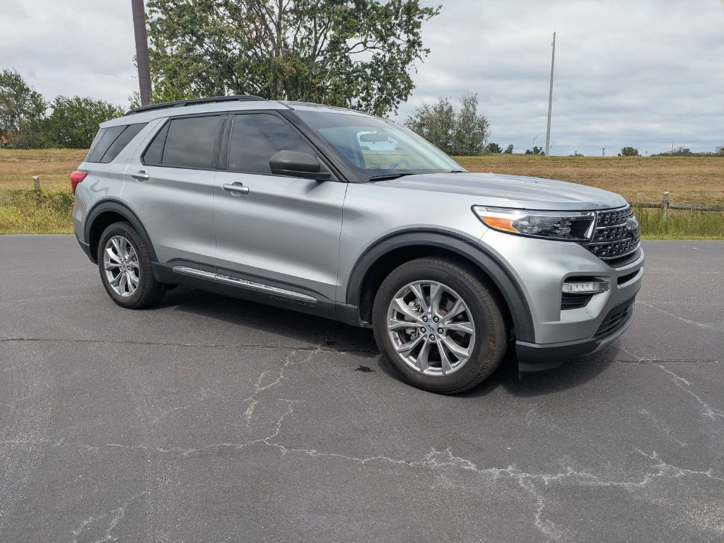 Used 2023 Ford Explorer XLT w/ Equipment Group 202A RWD image 2
