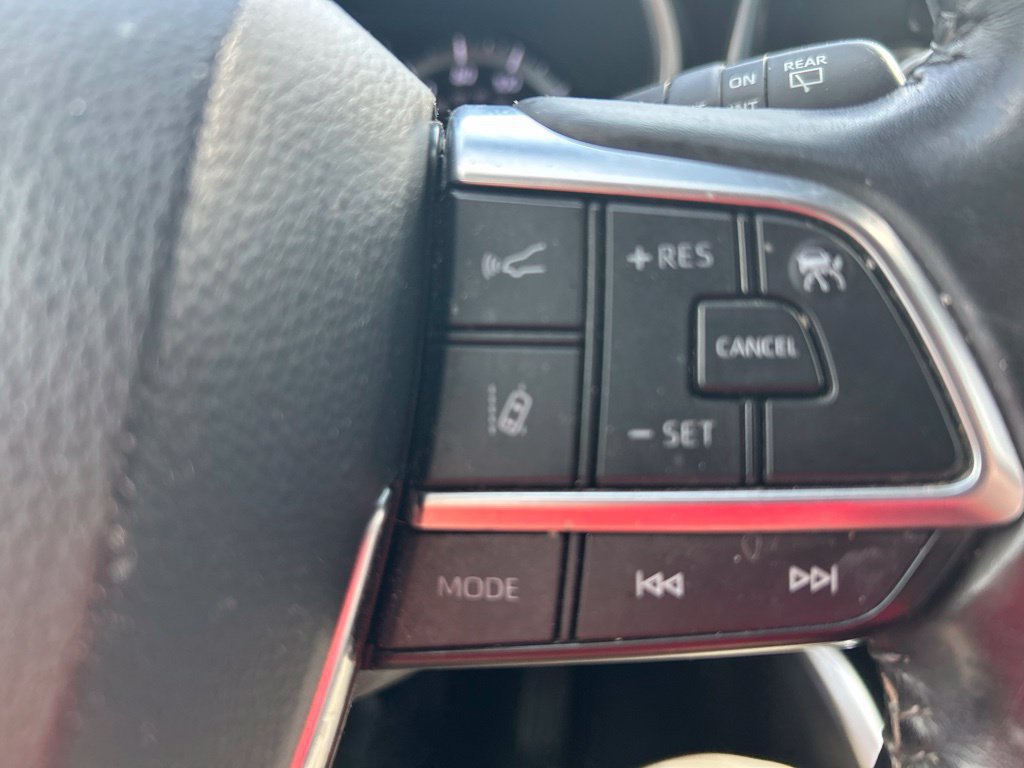 Used 2020 Toyota Highlander XLE AWD/4WD image 13