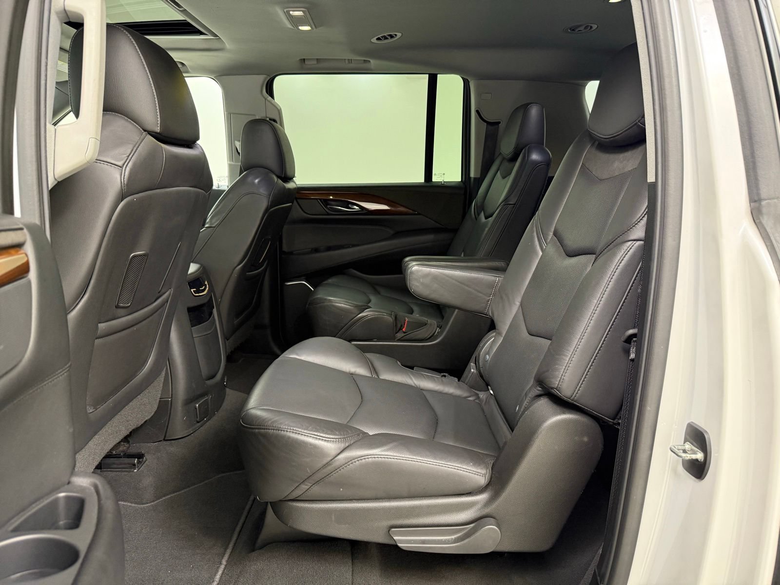 Used 2019 Cadillac Escalade ESV Luxury AWD/4WD image 22