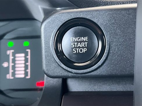 Certified 2025 Toyota Tacoma SR5 image 25