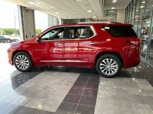 Used 2023 Chevrolet Traverse Premier AWD/4WD image 4