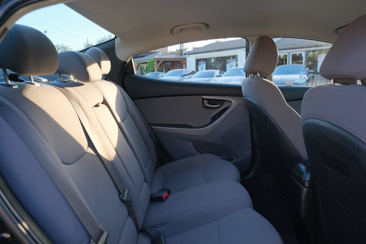Used 2015 Hyundai Elantra SE FWD image 20