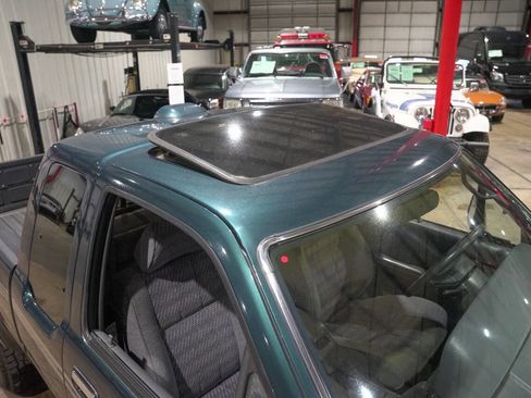 Used 1994 Toyota Pickup SR5 AWD/4WD image 19