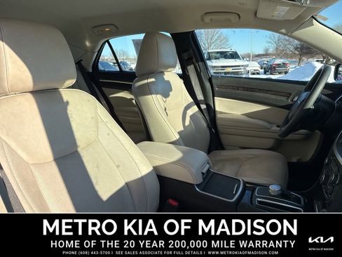 Used 2022 Chrysler 300 Touring L w/ Comfort Group image 42