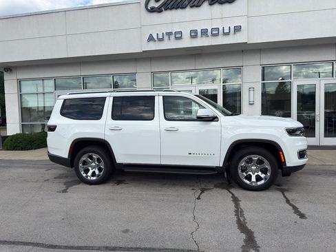 Used 2022 Jeep Wagoneer Series I w/ Convenience Group I AWD/4WD image 2