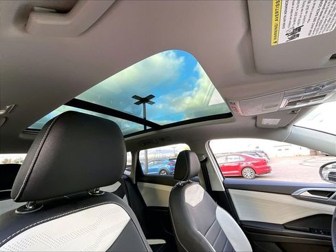 New 2026 Volkswagen Taos SEL AWD/4WD image 18