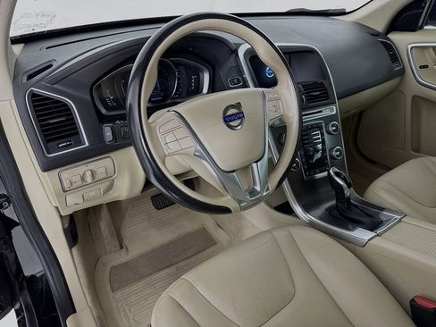 Used 2016 Volvo XC60 T5 Premier w/ Proximity Package FWD image 4