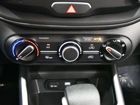 Certified 2025 Kia Soul LX w/ LX Technology Package FWD image 24