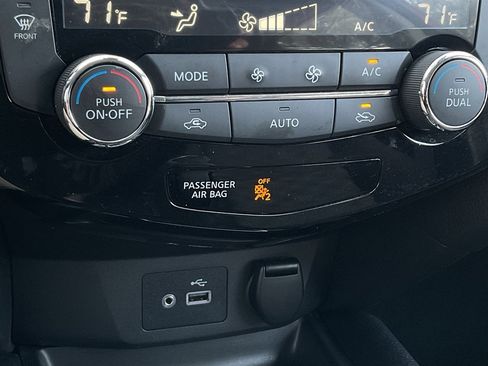 Used 2022 Nissan Rogue Sport SV image 31