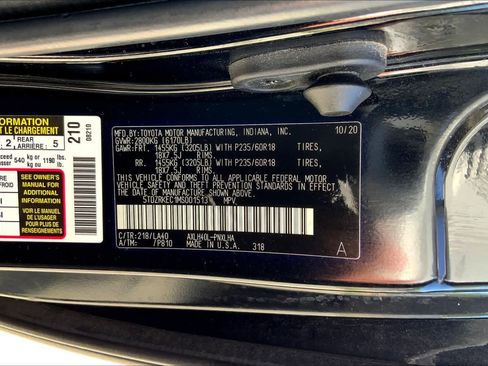 Used 2021 Toyota Sienna Limited image 36