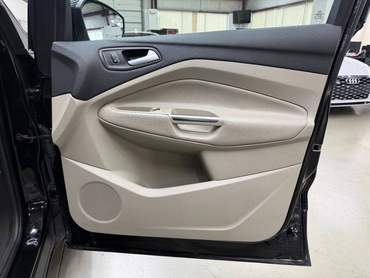 Used 2018 Ford Escape SE FWD image 16