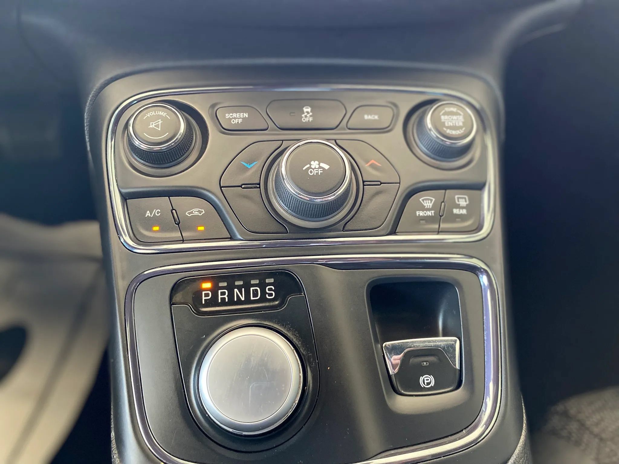 Used 2016 Chrysler 200 S FWD image 18