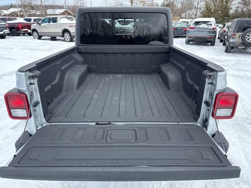 Used 2022 Jeep Gladiator Sport AWD/4WD image 14