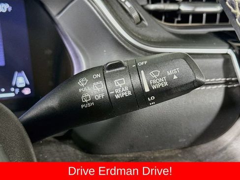 Used 2022 Jeep Grand Cherokee Limited w/ Luxury Tech Group II RWD image 16