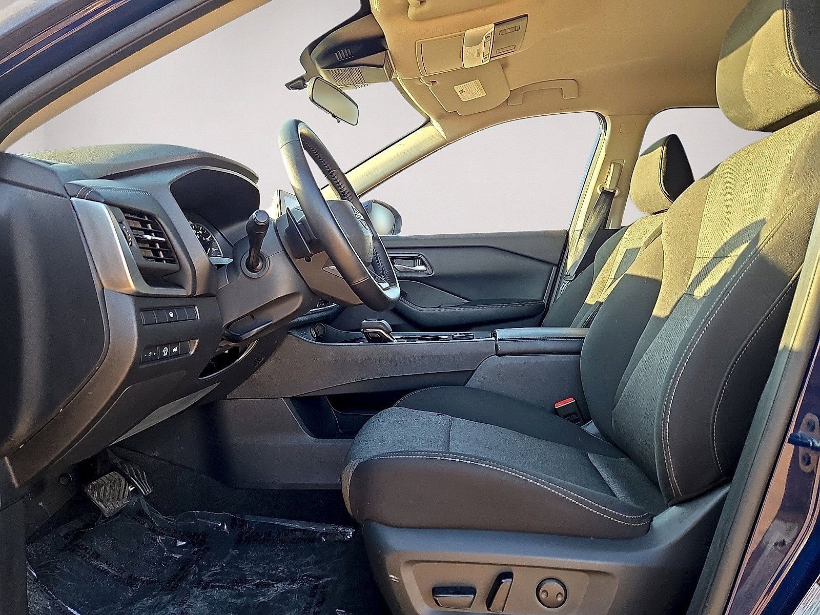 Used 2025 Nissan Rogue SV AWD/4WD image 21