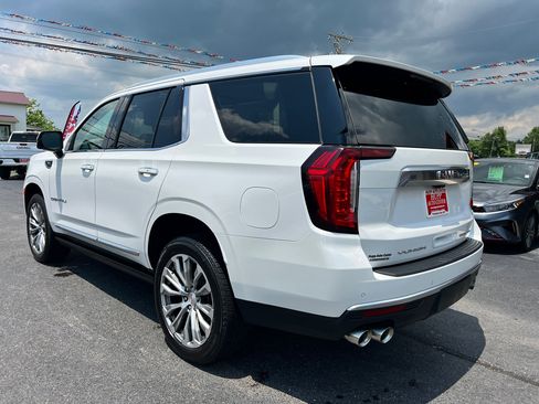 Used 2021 GMC Yukon Denali w/ Denali Premium Package image 3