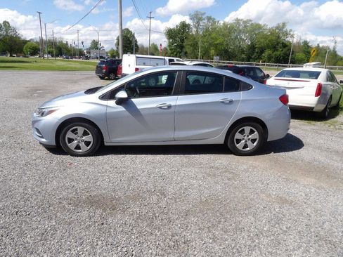 Used 2018 Chevrolet Cruze LS FWD image 3