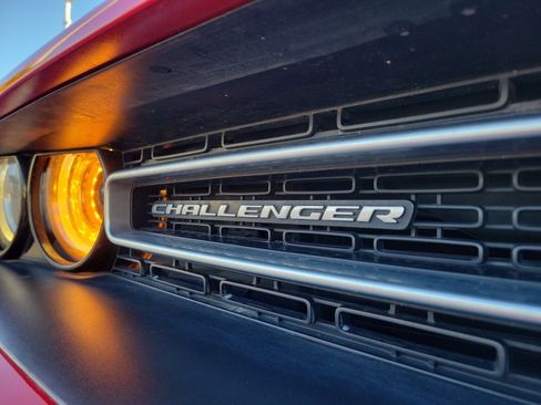 Used 2015 Dodge Challenger SXT Plus image 9