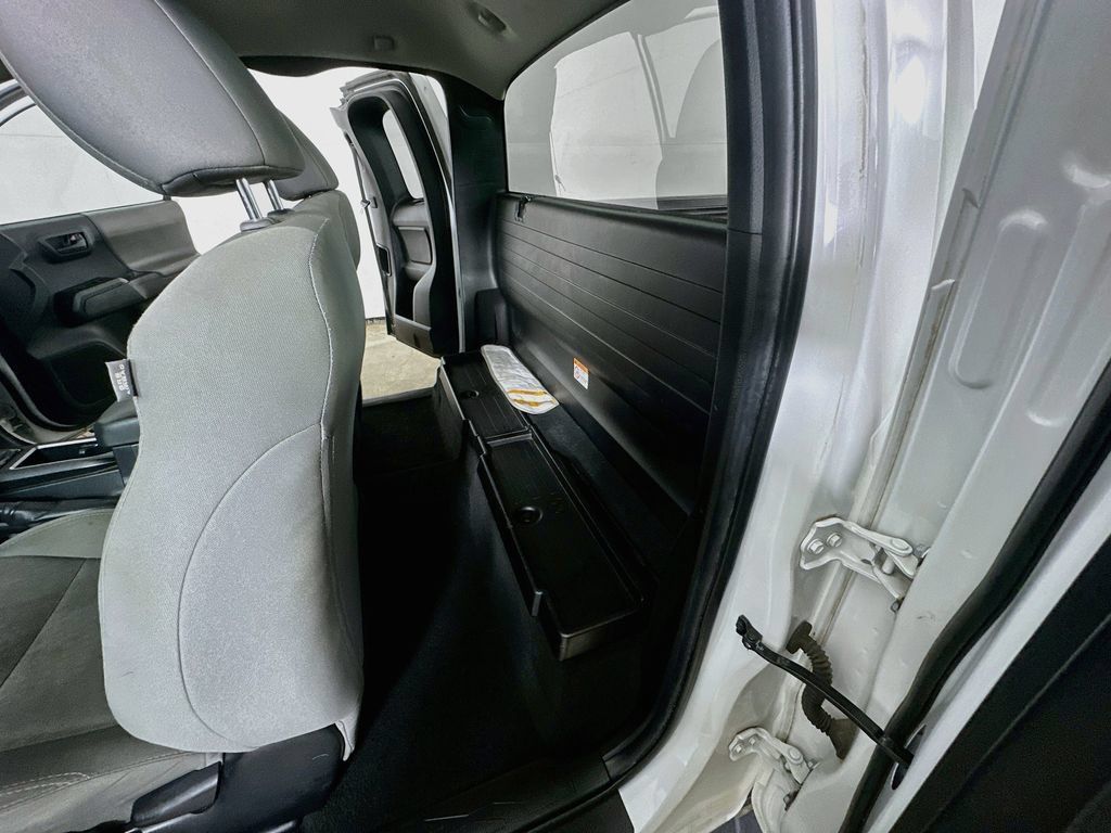 Used 2022 Toyota Tacoma SR RWD image 15
