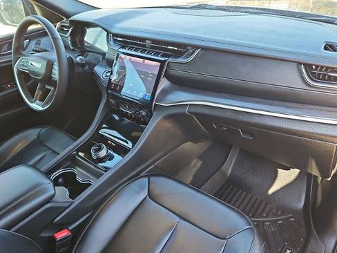 Used 2025 Jeep Grand Cherokee L Limited w/ Black Appearance Package image 27