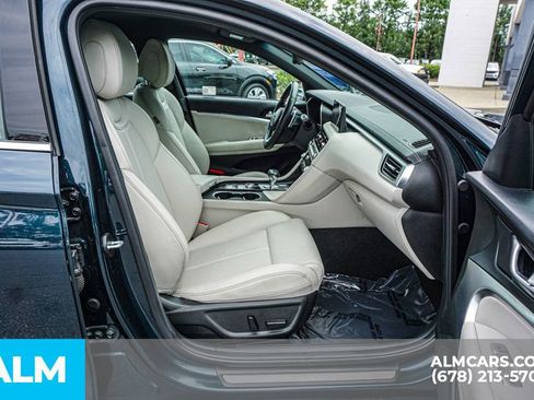 Used 2025 Genesis G70 2.5T RWD image 23