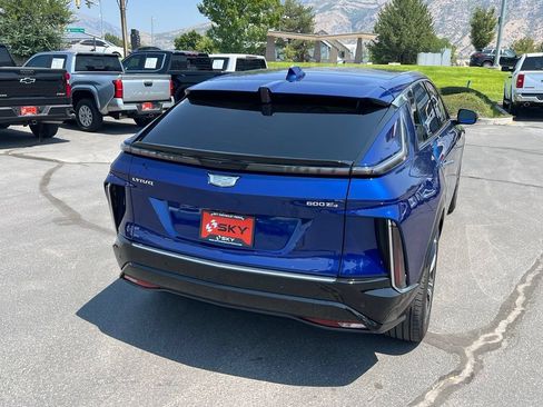 Used 2024 Cadillac Lyriq Luxury AWD/4WD image 9