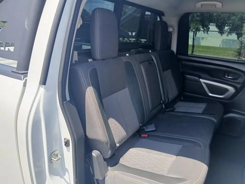 Used 2022 Nissan Titan SV w/ SV Convenience Package RWD image 32