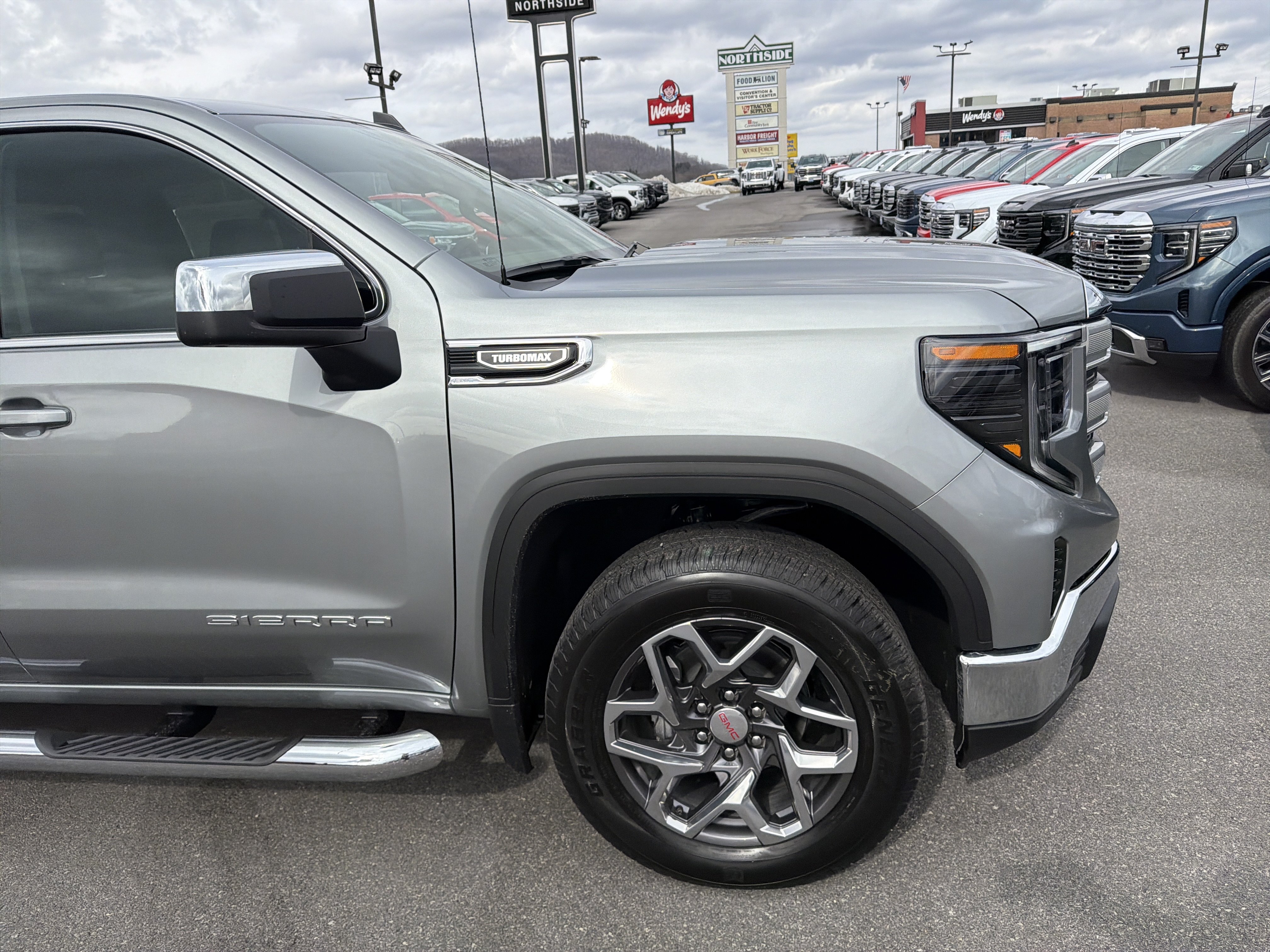 New 2026 GMC Sierra 1500 SLE AWD/4WD image 4