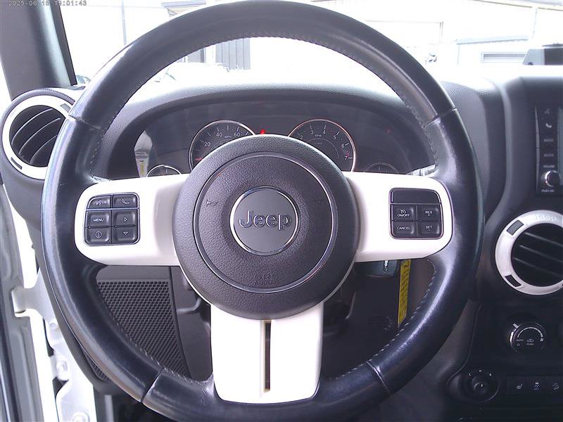 Used 2015 Jeep Wrangler Unlimited Sahara AWD/4WD image 11