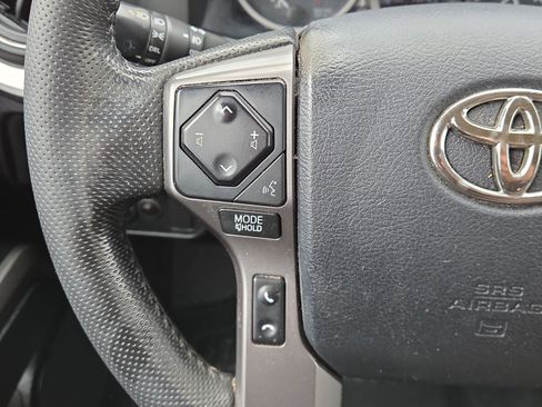 Used 2016 Toyota Tacoma SR5 w/ SR5 Appearance Package (SN) image 20